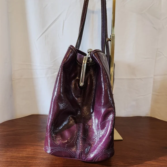 Spotless deep plum "Nora" Kisslock in patent leather. - Picture 3 of 11